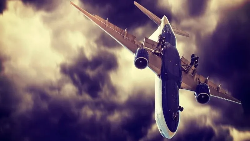 O Mistério por Trás dos Sonhos com Avião Caindo